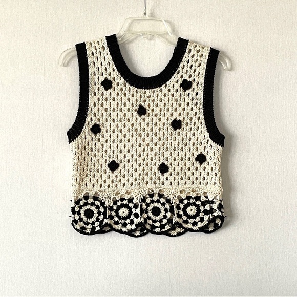 Zara Floral Crochet Crop Top in Ecru and Black - Picture 6 of 10